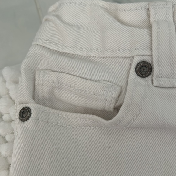 White Old Navy shorts size 8 good condition! - Picture 3 of 4